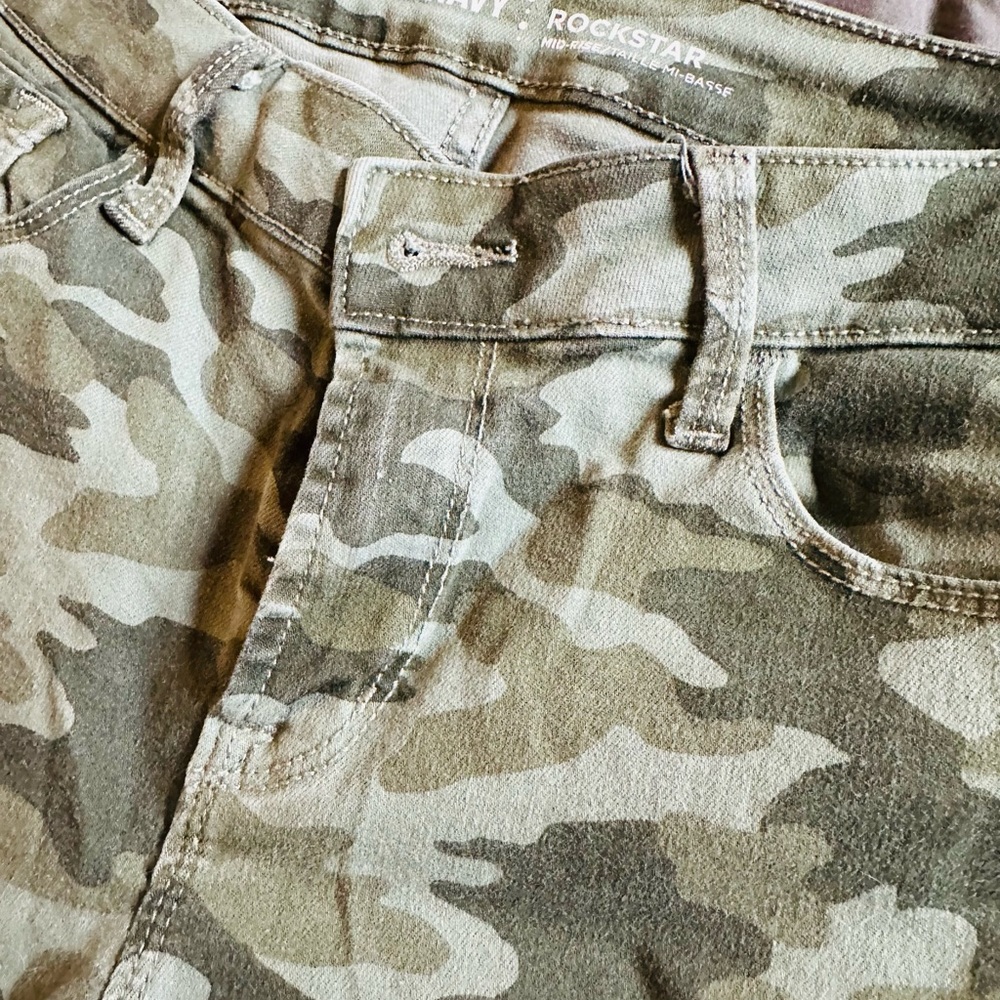 Old Navy Camouflage pants Size 4 Regular